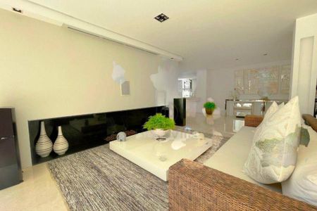 Casa à venda com 5 quartos, 700m² em Alphaville Industrial, Barueri