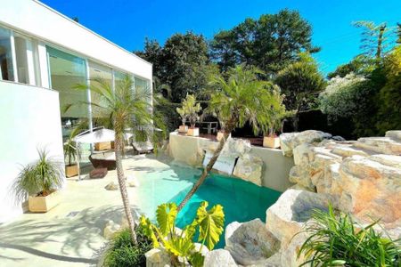 Casa à venda com 700m², 5 quartos e 6 vagas