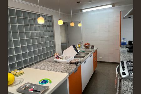 Apartamento à venda com 3 quartos, 200m² em Santa Cecilia, São Paulo