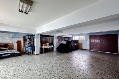 Casa para alugar com 254m², 3 quartos e 5 vagas Casa para alugar com 254m², 3 quartos e 5 vagasGaragem