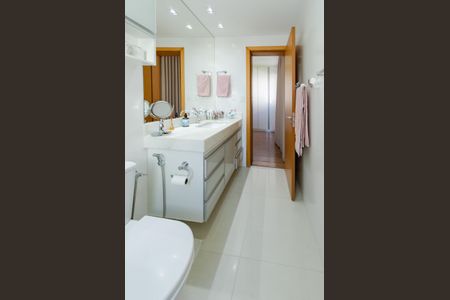 Apartamento à venda com 121m², 3 quartos e 3 vagasBanheiro suíte