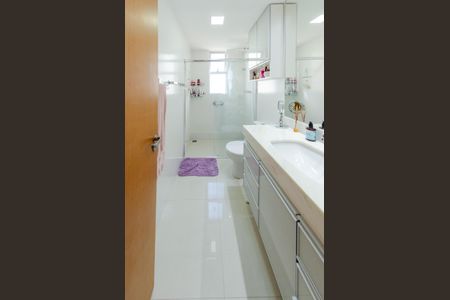 Apartamento à venda com 121m², 3 quartos e 3 vagasBanheiro suíte