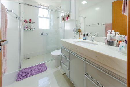 Apartamento à venda com 121m², 3 quartos e 3 vagasBanheiro suíte