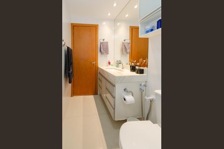 Apartamento à venda com 121m², 3 quartos e 3 vagasBanheiro social