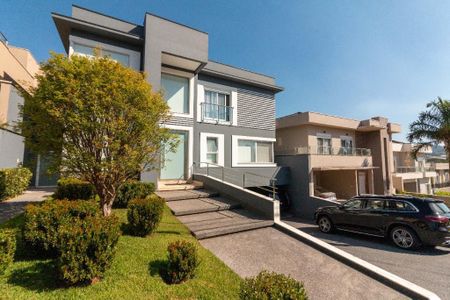 Casa de condomínio à venda com 520m², 4 quartos e 4 vagas Casa de condomínio à venda com 520m², 4 quartos e 4 vagasFoto 01