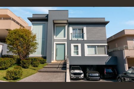 Casa de condomínio à venda com 520m², 4 quartos e 4 vagas Casa de condomínio à venda com 520m², 4 quartos e 4 vagasFoto 02