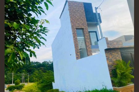 Casa de condomínio à venda com 320m², 5 quartos e 4 vagas Casa de condomínio à venda com 320m², 5 quartos e 4 vagasFoto 02
