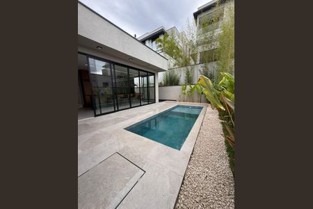 Casa de condomínio à venda com 320m², 4 quartos e 4 vagasFoto 01