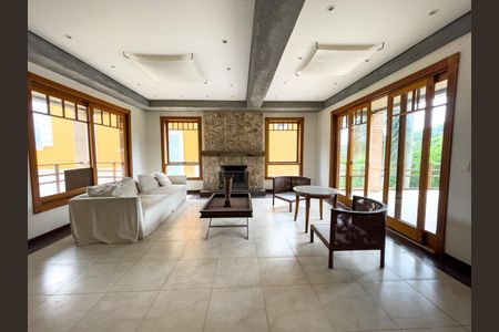 Casa de condomínio à venda com 663m², 5 quartos e 8 vagasFoto 02