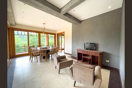 Casa de condomínio à venda com 663m², 5 quartos e 8 vagasFoto 05