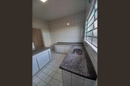 Casa à venda com 214m², 3 quartos e sem vagaFoto 01