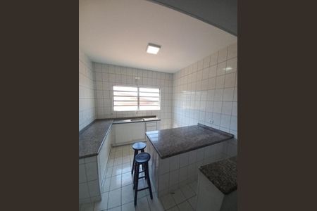 Casa à venda com 214m², 3 quartos e sem vagaFoto 04