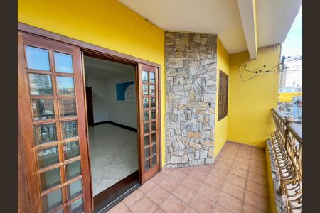 Casa à venda com 195m², 3 quartos e 2 vagas Casa à venda com 195m², 3 quartos e 2 vagasFoto 03