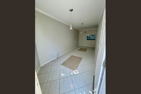 Foto 02 de casa de condomínio à venda com 3 quartos, 91m² em Jardim Tupanci, Barueri
