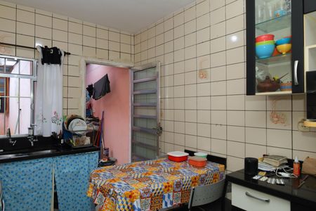 Casa para alugar com 100m², 4 quartos e 2 vagasCozinha