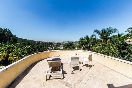 Casa de condomínio à venda com 700m², 4 quartos e 4 vagas Casa de condomínio à venda com 700m², 4 quartos e 4 vagasVaranda