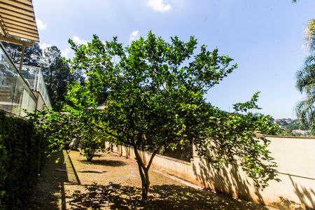 Casa de condomínio à venda com 700m², 4 quartos e 4 vagas Casa de condomínio à venda com 700m², 4 quartos e 4 vagasQuintal