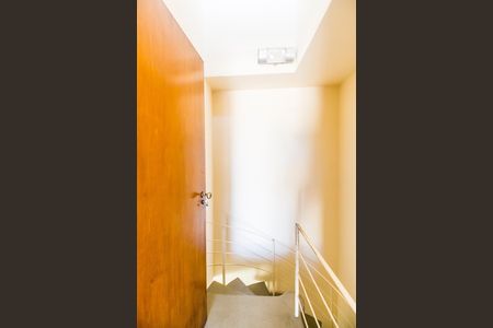 Casa de condomínio à venda com 700m², 4 quartos e 4 vagas Casa de condomínio à venda com 700m², 4 quartos e 4 vagasEscada