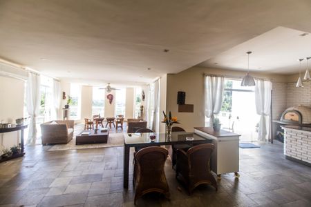 Casa de condomínio à venda com 700m², 4 quartos e 4 vagas Casa de condomínio à venda com 700m², 4 quartos e 4 vagasSala