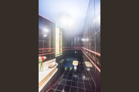 Casa de condomínio à venda com 700m², 4 quartos e 4 vagas Casa de condomínio à venda com 700m², 4 quartos e 4 vagasLavabo