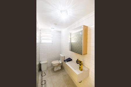 Casa de condomínio à venda com 700m², 4 quartos e 4 vagas Casa de condomínio à venda com 700m², 4 quartos e 4 vagasBanheiro