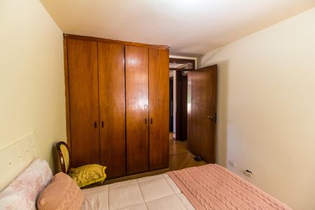 Casa de condomínio à venda com 700m², 4 quartos e 4 vagas Casa de condomínio à venda com 700m², 4 quartos e 4 vagasSuíte 2