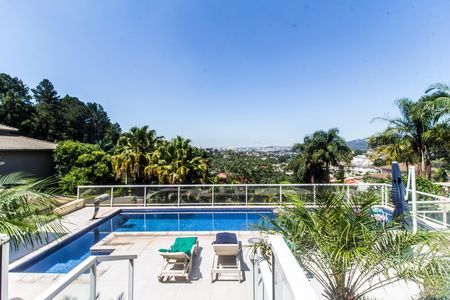 Casa de condomínio à venda com 700m², 4 quartos e 4 vagas Casa de condomínio à venda com 700m², 4 quartos e 4 vagasVista