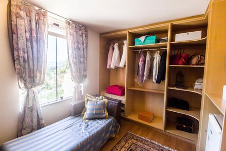 Casa de condomínio à venda com 700m², 4 quartos e 4 vagas Casa de condomínio à venda com 700m², 4 quartos e 4 vagasCloset da suíte