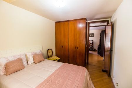 Casa de condomínio à venda com 700m², 4 quartos e 4 vagas Casa de condomínio à venda com 700m², 4 quartos e 4 vagasSuíte 2
