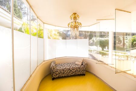 Casa de condomínio à venda com 700m², 4 quartos e 4 vagas Casa de condomínio à venda com 700m², 4 quartos e 4 vagasVaranda
