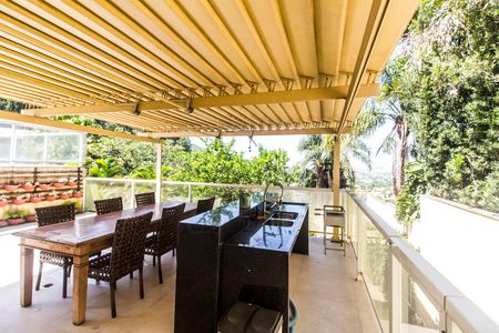 Casa de condomínio à venda com 700m², 4 quartos e 4 vagas Casa de condomínio à venda com 700m², 4 quartos e 4 vagasÁrea gourmet
