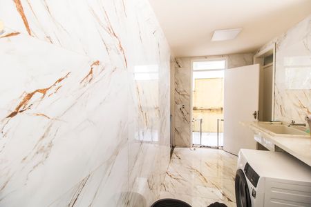Casa de condomínio à venda com 700m², 4 quartos e 4 vagas Casa de condomínio à venda com 700m², 4 quartos e 4 vagasÁrea de Serviço