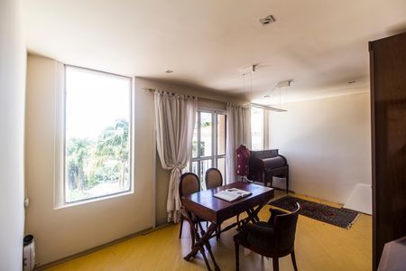 Casa de condomínio à venda com 700m², 4 quartos e 4 vagas Casa de condomínio à venda com 700m², 4 quartos e 4 vagasEscritório