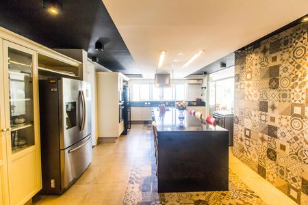 Casa de condomínio à venda com 700m², 4 quartos e 4 vagas Casa de condomínio à venda com 700m², 4 quartos e 4 vagasCozinha