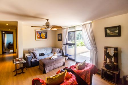 Casa de condomínio à venda com 700m², 4 quartos e 4 vagas Casa de condomínio à venda com 700m², 4 quartos e 4 vagassala