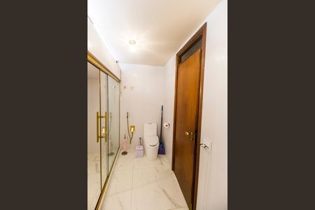 Casa de condomínio à venda com 700m², 4 quartos e 4 vagas Casa de condomínio à venda com 700m², 4 quartos e 4 vagasBanheiro da Suíte