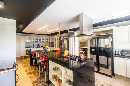 Casa de condomínio à venda com 700m², 4 quartos e 4 vagas Casa de condomínio à venda com 700m², 4 quartos e 4 vagasCozinha