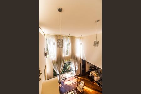 Casa de condomínio à venda com 700m², 4 quartos e 4 vagas Casa de condomínio à venda com 700m², 4 quartos e 4 vagasVista