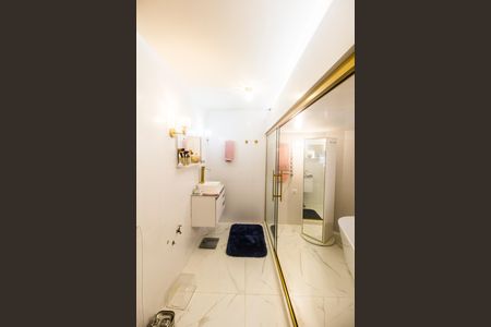 Casa de condomínio à venda com 700m², 4 quartos e 4 vagas Casa de condomínio à venda com 700m², 4 quartos e 4 vagasBanheiro da Suíte