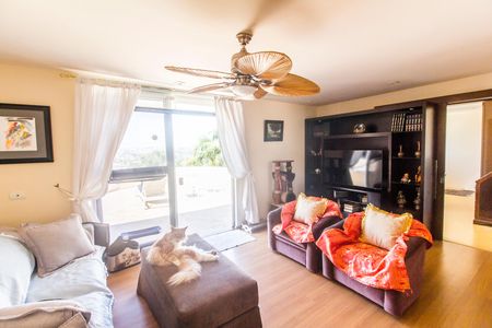 Casa de condomínio à venda com 700m², 4 quartos e 4 vagas Casa de condomínio à venda com 700m², 4 quartos e 4 vagassala