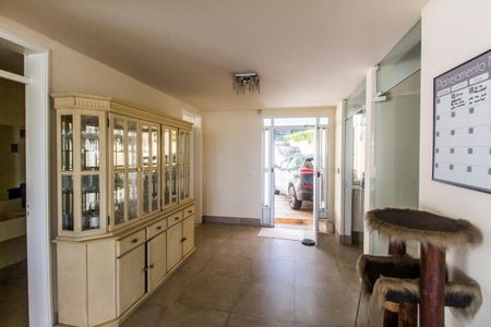 Casa de condomínio à venda com 700m², 4 quartos e 4 vagas Casa de condomínio à venda com 700m², 4 quartos e 4 vagasEntrada