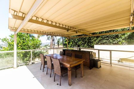 Casa de condomínio à venda com 700m², 4 quartos e 4 vagas Casa de condomínio à venda com 700m², 4 quartos e 4 vagasÁrea gourmet