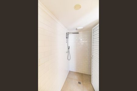 Casa de condomínio à venda com 700m², 4 quartos e 4 vagas Casa de condomínio à venda com 700m², 4 quartos e 4 vagasBanheiro