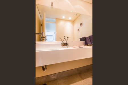 Casa de condomínio à venda com 700m², 4 quartos e 4 vagas Casa de condomínio à venda com 700m², 4 quartos e 4 vagasLavabo