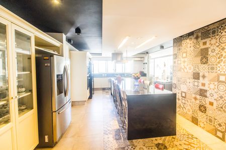 Casa de condomínio à venda com 700m², 4 quartos e 4 vagas Casa de condomínio à venda com 700m², 4 quartos e 4 vagasCozinha