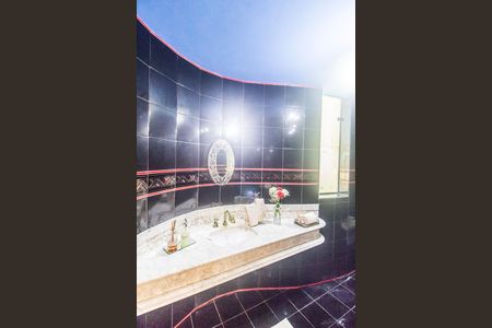 Casa de condomínio à venda com 700m², 4 quartos e 4 vagas Casa de condomínio à venda com 700m², 4 quartos e 4 vagasLavabo
