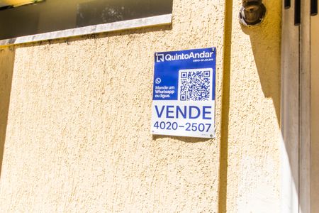 Casa de condomínio à venda com 700m², 4 quartos e 4 vagas Casa de condomínio à venda com 700m², 4 quartos e 4 vagasVista da Rua