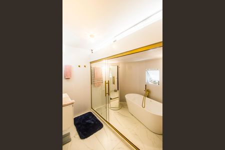 Casa de condomínio à venda com 700m², 4 quartos e 4 vagas Casa de condomínio à venda com 700m², 4 quartos e 4 vagasBanheiro da Suíte