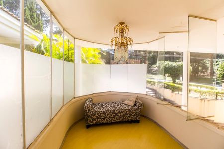 Casa de condomínio à venda com 700m², 4 quartos e 4 vagas Casa de condomínio à venda com 700m², 4 quartos e 4 vagasVaranda