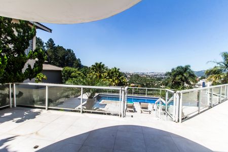 Casa de condomínio à venda com 700m², 4 quartos e 4 vagas Casa de condomínio à venda com 700m², 4 quartos e 4 vagasVaranda